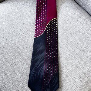 Vintage Gucci Italy 100% Hand Made Silk Necktie Burgundy Navy Cream Designer Tie